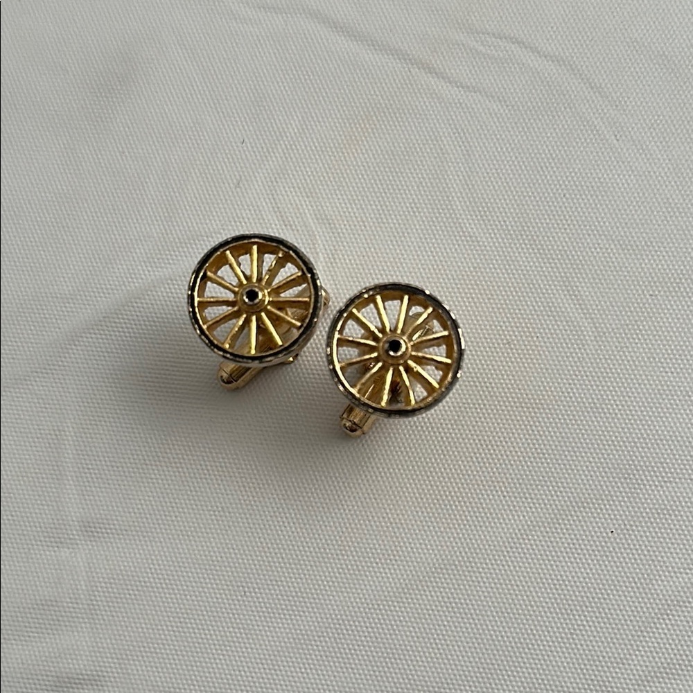 Vintage gold tone wagon wheel cuff links